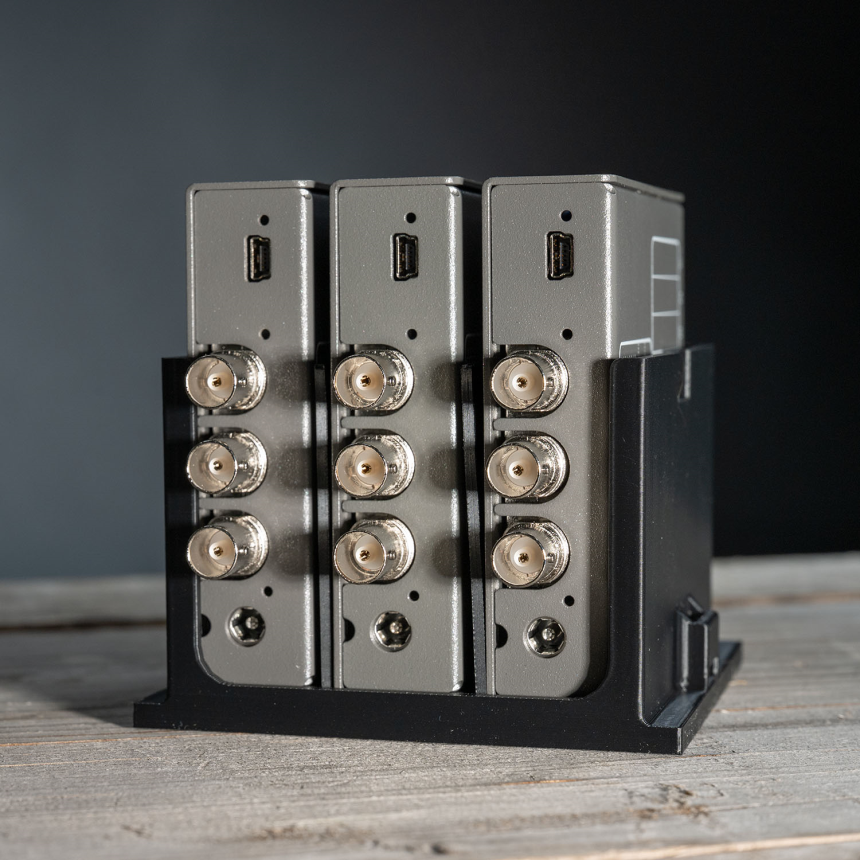 Halterung f&amp;#252;r 3 Blackmagic Mini Converter - Vertikal