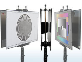 CamStand Duo. Doppelte Halterung f&#252;r zwei DSC Labs Testcharts