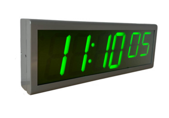 LED Uhr Gr&#252;n: NTP Poe Uhr im Edelstahlgeh&#228;use  (Grau). HH:MM ist 4&quot;, SS ist 3&quot;